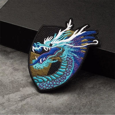 Çin geleneksel ejderha nakışlı yamalar Kanca ve döngü demir nakış yama üzerinde